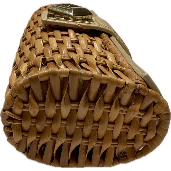 Michael Kors Woven Rattan Clutch with Gold Geometric Clasp – light gold leather - Picture 8 of 9